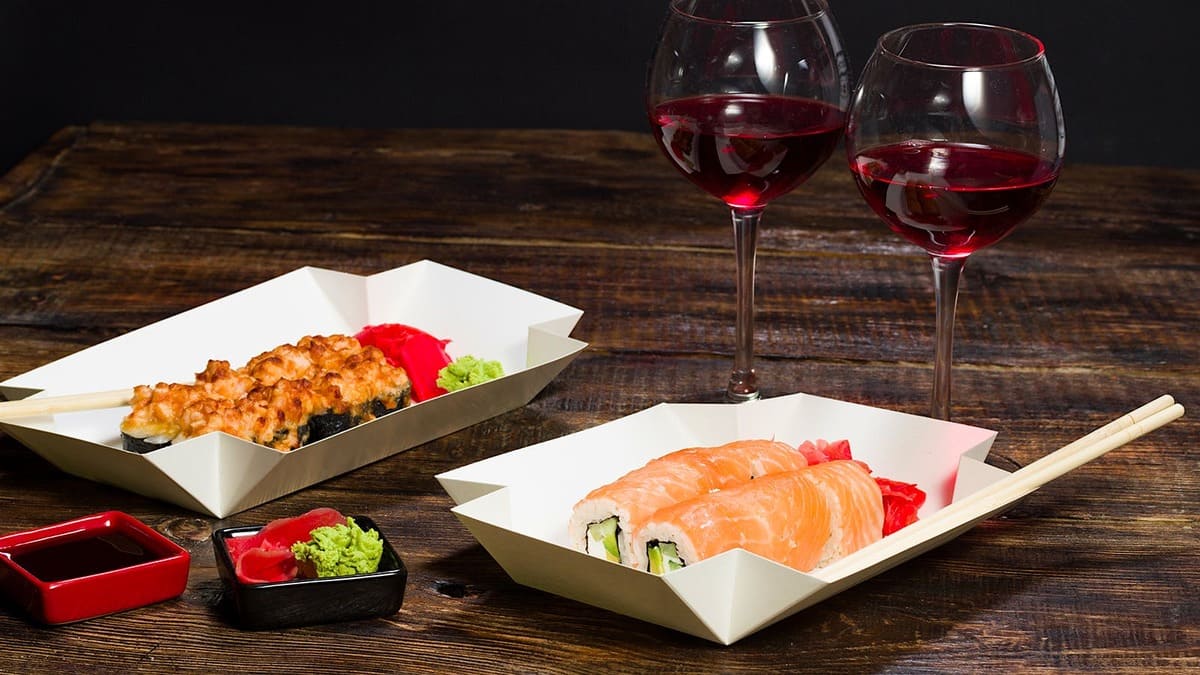 Vang đỏ nhẹ ăn kèm sashimi