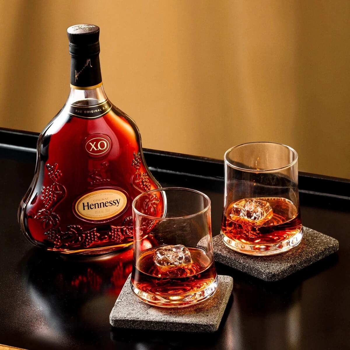 Uống Hennessy